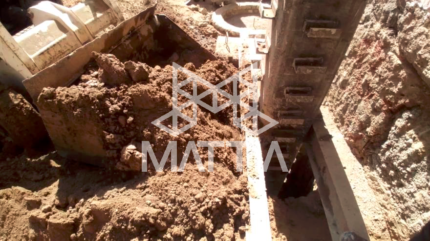 اجرای سازه به روش بالا-پایین بخش سوم- پرکردن فضای خالی بین چاه و اعضای قائم باربر و دیوارهای حائل مدفون